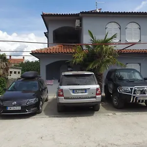 apartments-miki-fazana.pula-hotels.org/